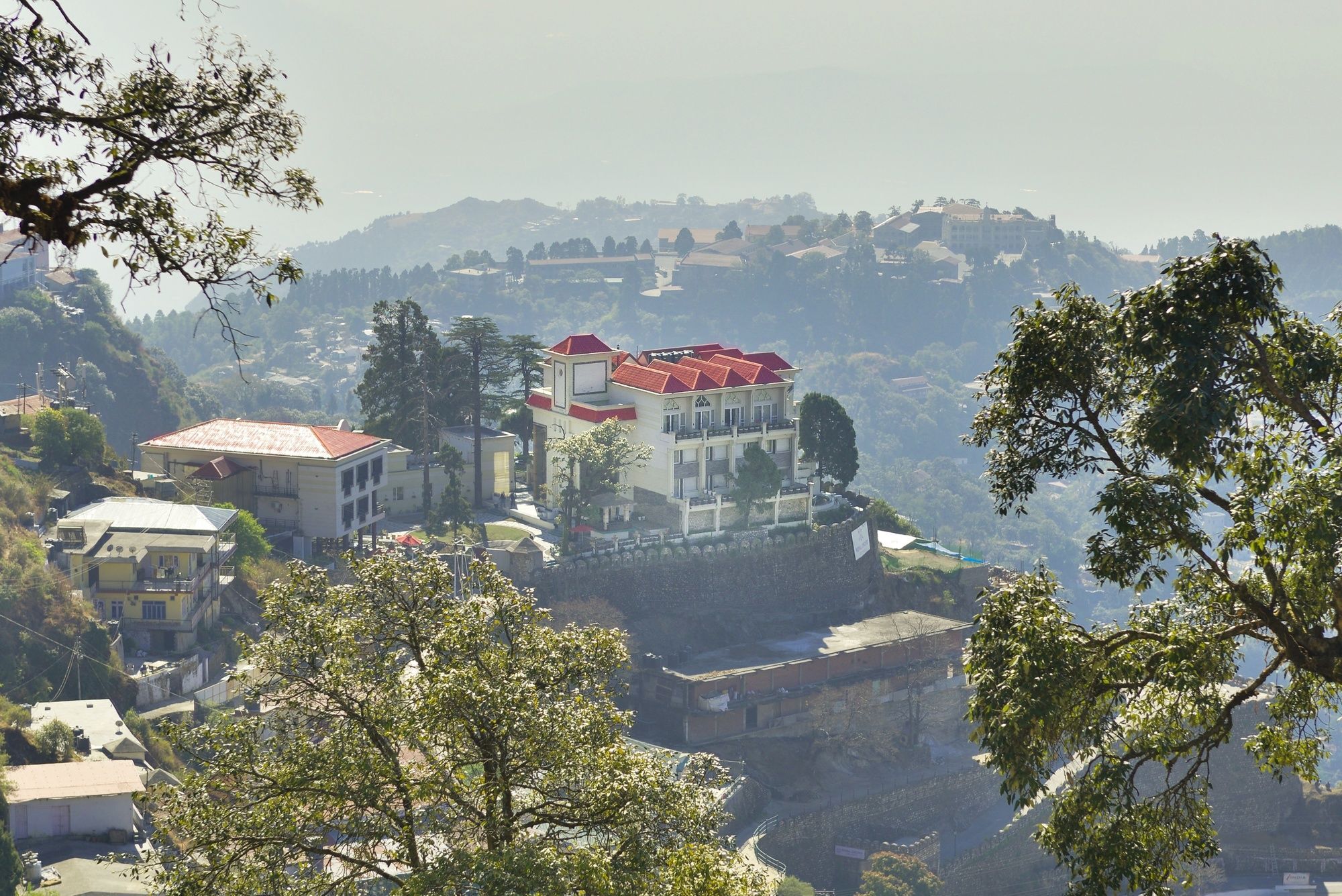 Royal Orchid Fort Resort Mussoorie Exteriör bild
