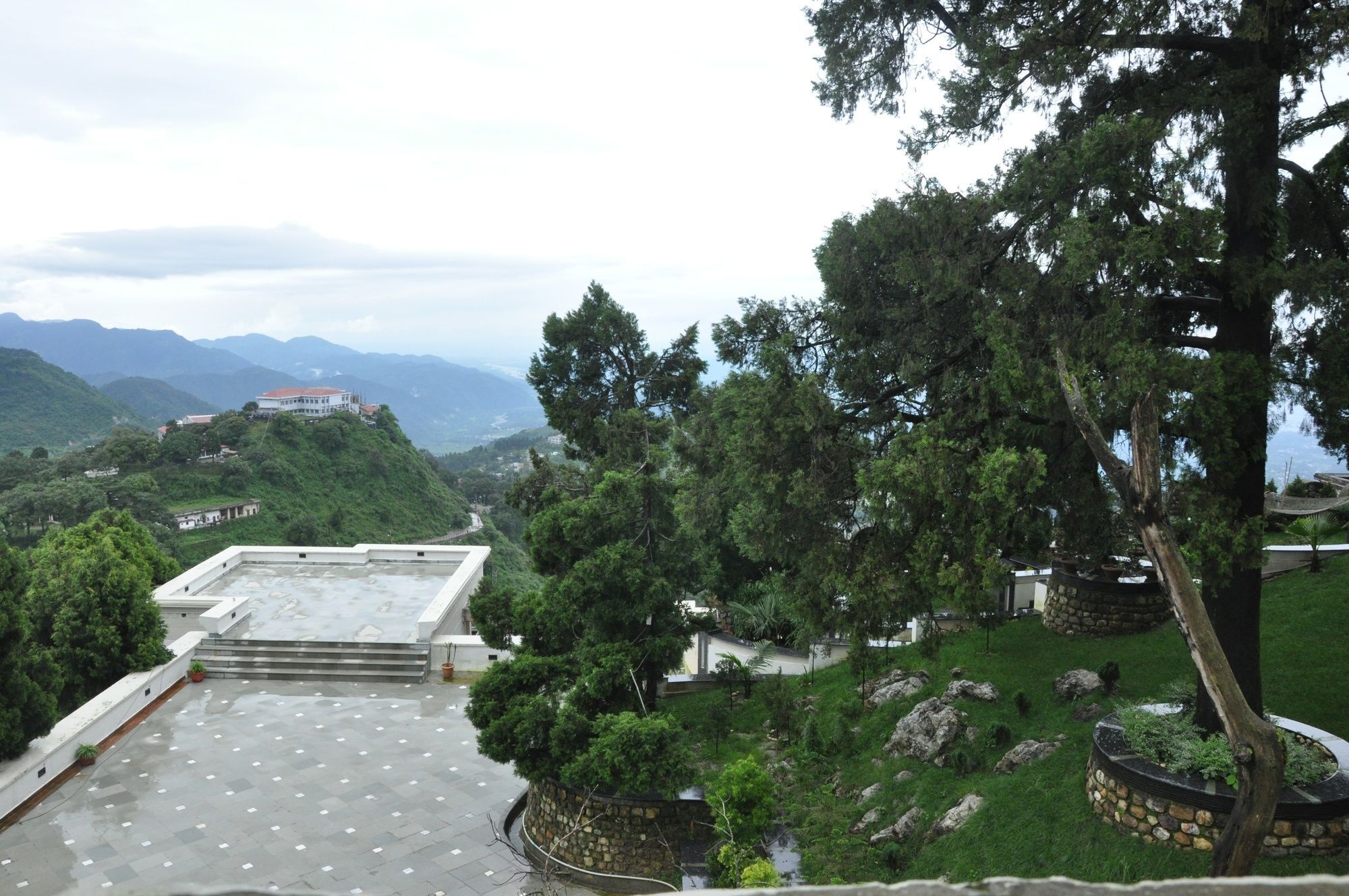 Royal Orchid Fort Resort Mussoorie Exteriör bild