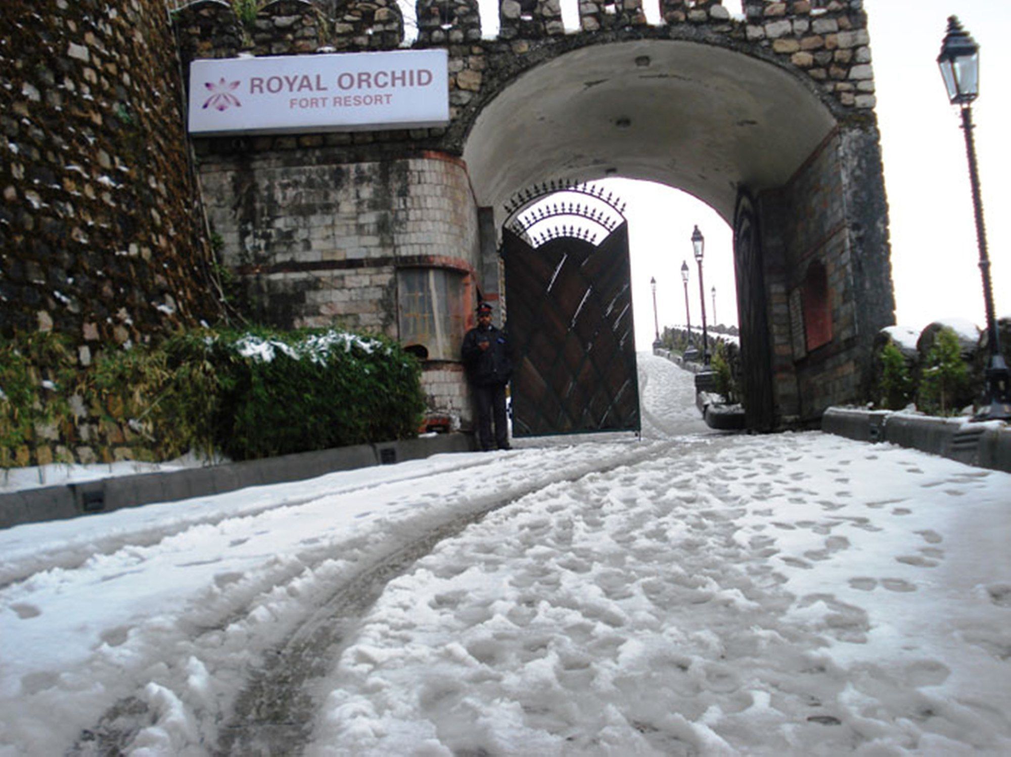 Royal Orchid Fort Resort Mussoorie Exteriör bild